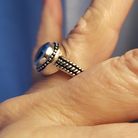 Sterling 925 Silver and Blue Topaz ring - Picture 3 of 5